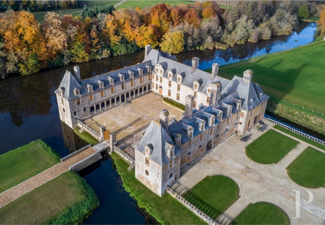 The perfect Renaissance chateau  at the gateway to Brittany - photo  n°1