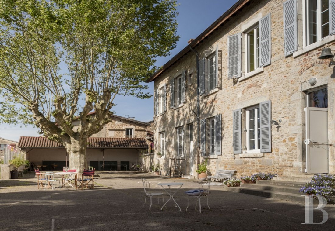 A former school transformed into a guest house in the Ain, between Lyon and Geneva - photo  n°1