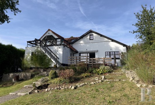 A contemporary villa of over 200 m² in the hills between  Brussels and Charleroi, with a panoramic view over the valley