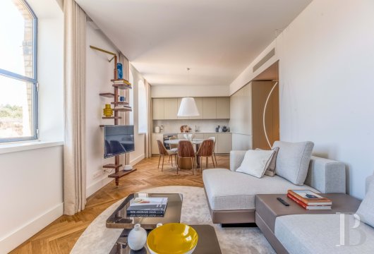 A two-bedroom flat of 123 m², in a sought-after commonhold in a renovated former industrial mill in Convento do Beato