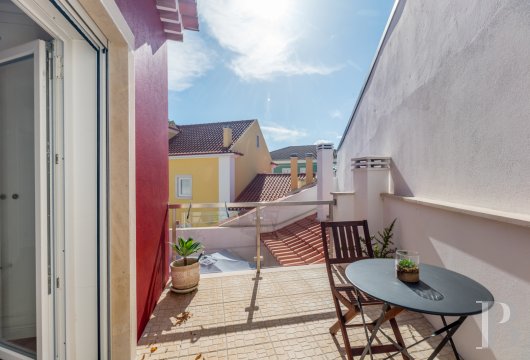 A contemporary villa with a patio and garage, nestled by the River Tagus in the town of Vila Nova de Barquinha, Portugal