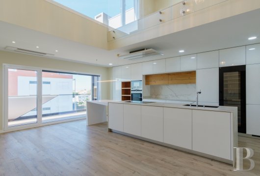 A new, bright two-floor apartment, ideally located in a residential  area in Montijo, a charming town just south of Lisbon