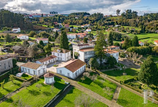 20 minutes from the city of A Coruña and less than 10 minutes from the nearest beach 18th Century palace with chapel and ...