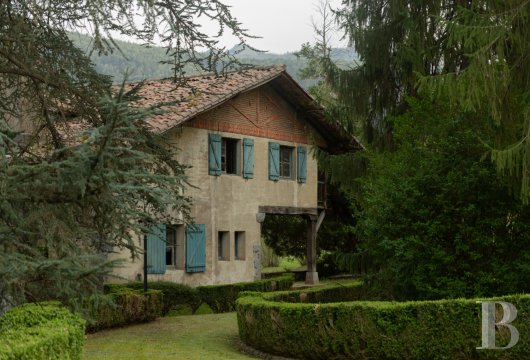 Just 15 minutes from Bilbao, a 1200m² Basque mansion set within 1.7 hectares of grounds.