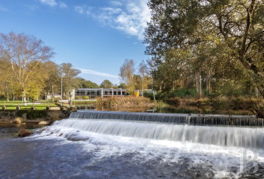 On the banks of two rivers, near Friol, a self-contained property combining modern housing and an energy-generating ...