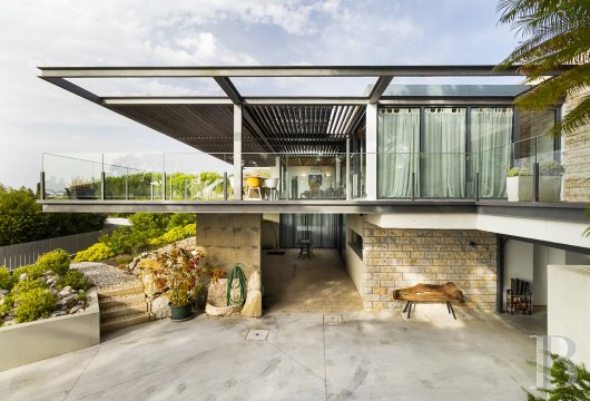 In the Arrábida Natural Park, a contemporary villa facing the wooded hills