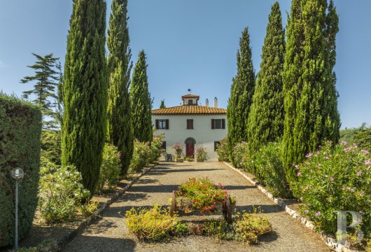 Between Grosseto and Scansano, a protected Tuscan villa and its six-hectare estate planted with olive trees