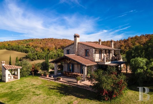 Between Manciano and Argentario, a 420m² Tuscan residence facing the coast