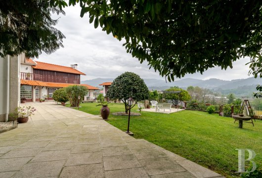 At Prado de São Miguel, a Minho farmhouse with a grain loft and wooded garden