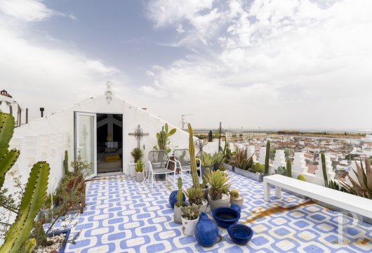 In Elvas, in the fortified town listed by UNESCO, an old locksmith's workshop converted into a house