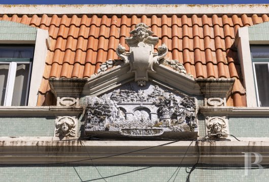In the heart of Setúbal, a character building with a tree-lined courtyard awaiting conversion