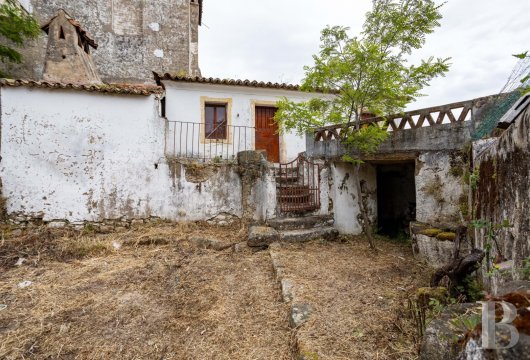 Within the São Mamede Natural Park, a group of buildings to be restored on approximately 3 hectares