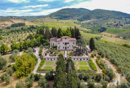 Near Florence, a restored aristocratic villa with Italian garden, restaurant and 3 hectares of land