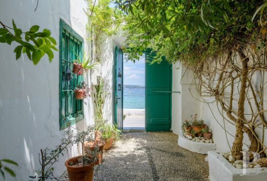In Spetses, a 400 m² house with a 610 m² garden 