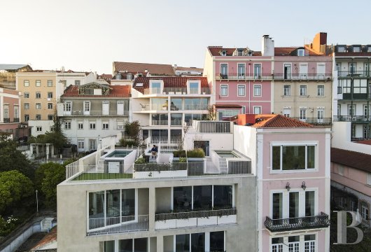 In Lisbon, in the Santos district, a duplex with a private swimming pool, overlooking the Tagus