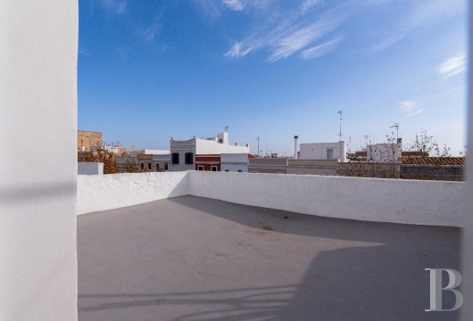 In the old town of Ciutadella, a four-story house built in 1860, with a patio and terraces under the Menorcan sky