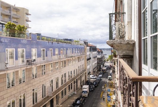 In the heart of Chiado, an apartment in a renovated Pombaline building on Rua do Alecrim