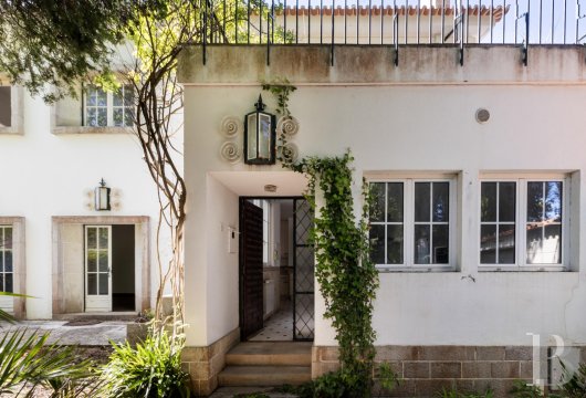 In Cascais, near Parque Marechal Carmona, a classic 809 m² property
