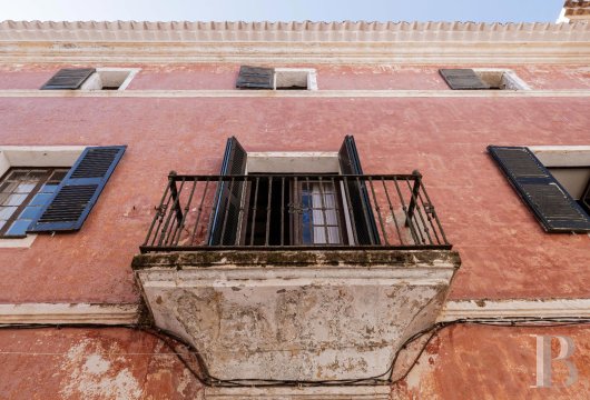 In Ciutadella, in the historic centre of Menorca, a townhouse dating from 1614, covering over 1,100 m²