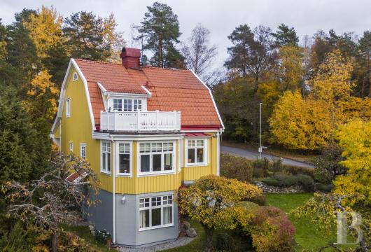 In Södertälje, Sweden, a 1925 villa with an orangery in the former market-gardening district of Karlhov