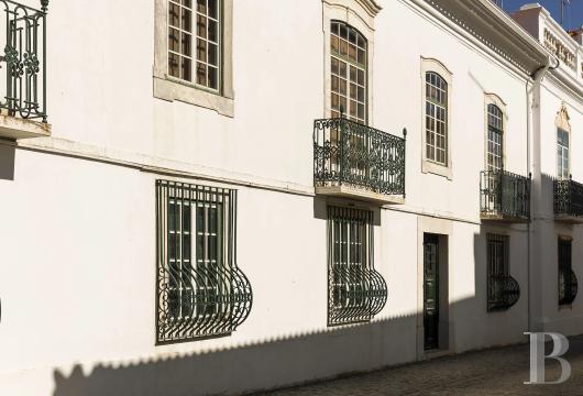 In Fronteira, in the Alentejo region, an 18th-century palace of approximately 840 m² in its original condition