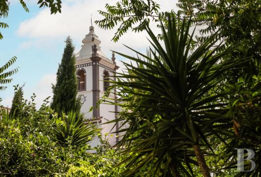 In Borba, a former convent dating from 1778 with its original chapel and bell tower