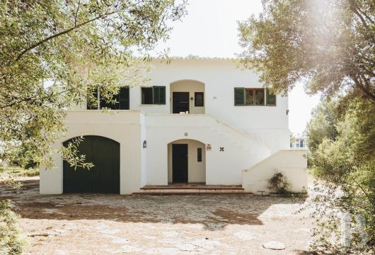 In Sa Caleta, a 335-square-meter house built of marès stone, in need of renovation, on approximately 2,244 square ...